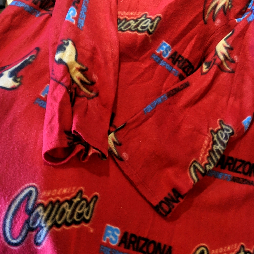Phoenix Coyotes Snugie with Sleeves